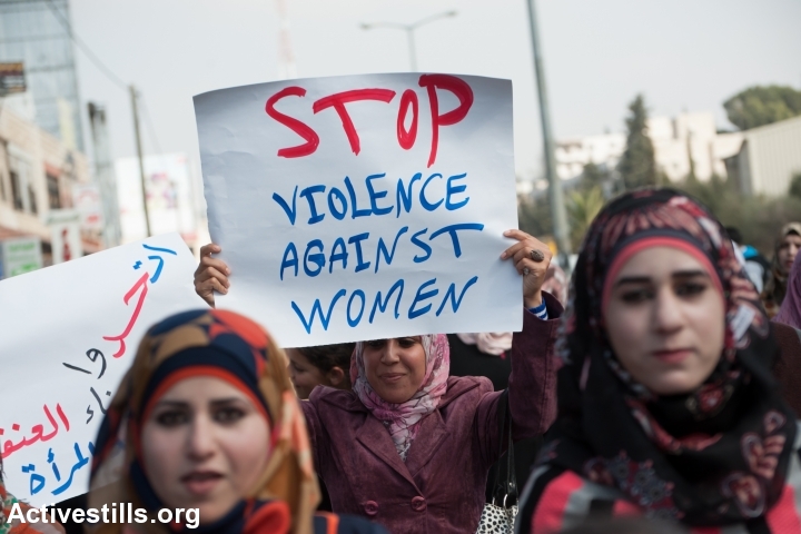 הפגנת מחאה על אלימות כלפי נשים בלוד, 2016. צילום: ליטל כהן-ביטון
