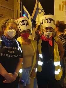 המכשפות של בלפור: מפגינות נגד השלטון