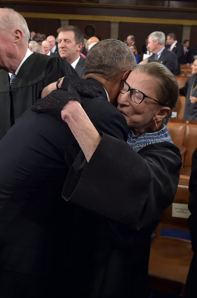השופטת ביידר גינסבורג עם הנשיא ברק אובמה, 2015 | Getty Images
